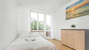 Room - Sunny Apartment With Balcony by Renters (Gdansk)