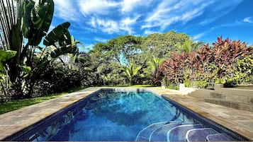 حمّام سباحة خارجي