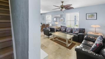 Una televisión, un reproductor de DVD