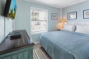 1 bedroom, iron/ironing board, Internet, bed sheets - Orchid Suite on Center St - 1/2 block from Duval Sleeps 4 (Key West)