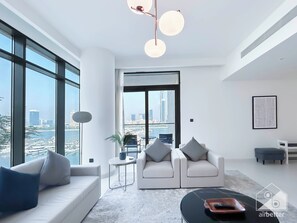 Living area - Cozy Beachfront 2B & Balcony in Marina Vista (Dubai)