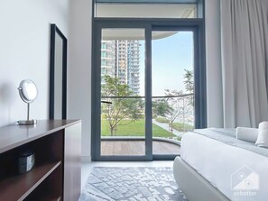 2 bedrooms, iron/ironing board, bed sheets - Cozy Beachfront 2B & Balcony in Marina Vista (Dubai)