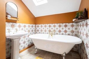 Douche, sèche-cheveux, serviettes fournies