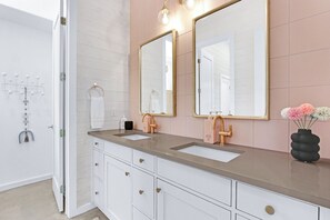 Towels - Ali Oti at Wild Candy Farm (Wimberley)