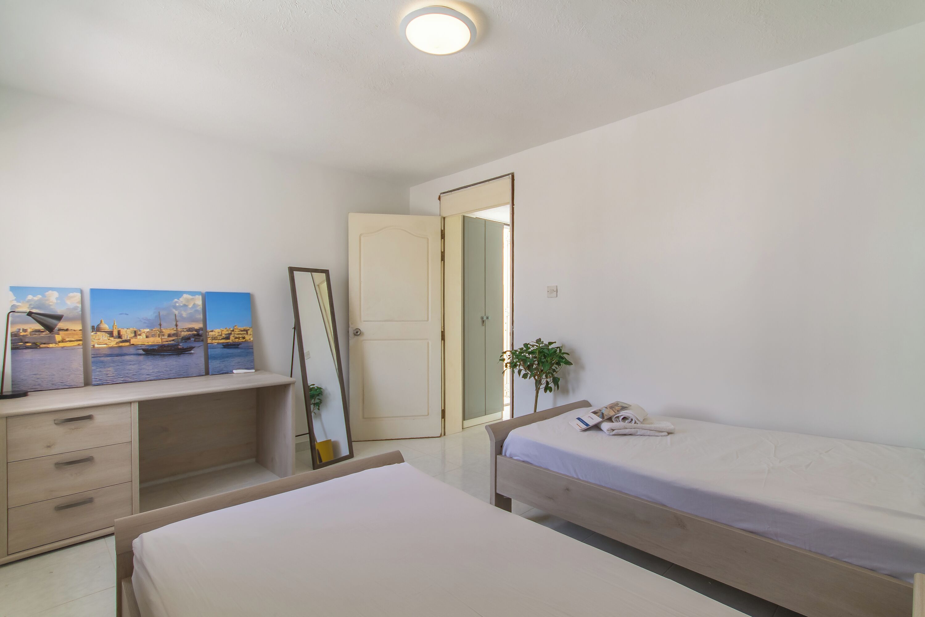 Standard Room, Multiple Bedrooms (SwieqiStay Room8 private bath -) | 1 bedroom, laptop workspace, free WiFi, bed sheets