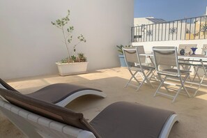 Standard Room, Multiple Bedrooms (SwieqiStay room6 private bath -) | Outdoor dining - SwieqiStay room5 shared bath - Paceville (Swieqi)