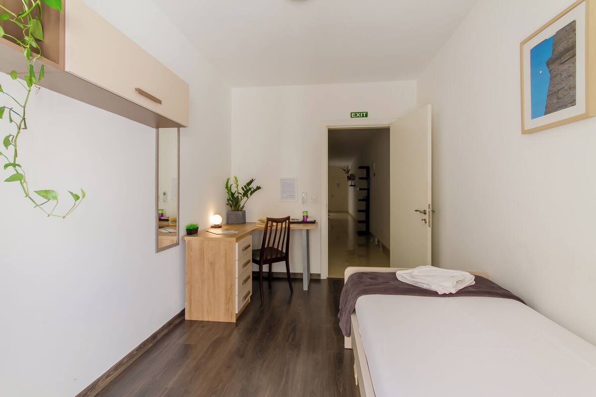 Standard Room, 1 Bedroom, Microwave (SwieqiStay room7 shared bath -) | 1 bedroom, laptop workspace