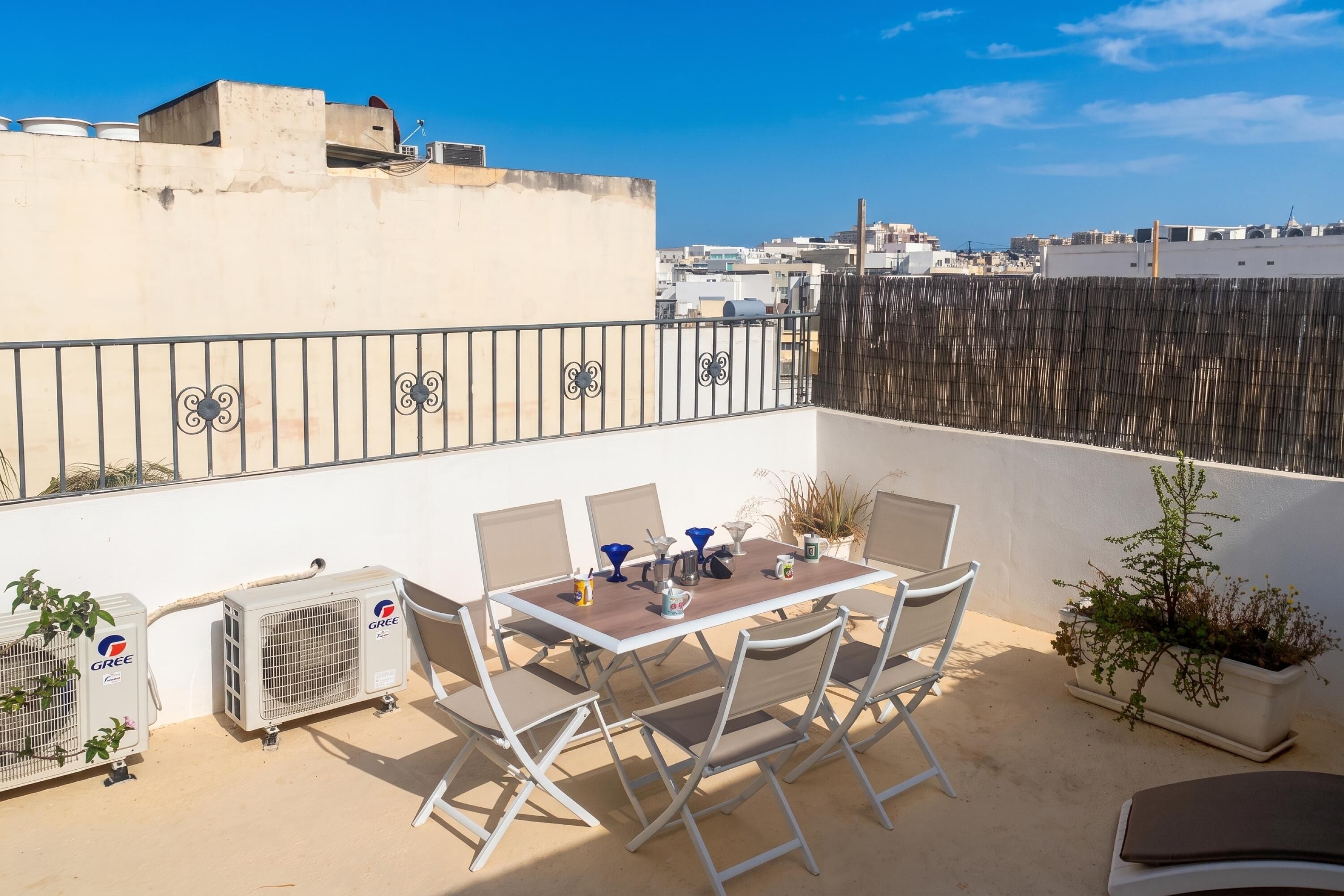 Standard Room, 1 Bedroom, Microwave (SwieqiStay room6 private bath -) | Outdoor dining