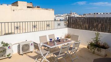 Standard Room, 1 Bedroom, Microwave (SwieqiStay room6 private bath -) | Outdoor dining