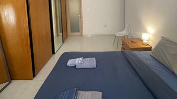 Standardrum - flera sovrum (SwieqiStay room6 private bath -) | 1 sovrum, arbetsyta för laptop, gratis wi-fi och sängkläder