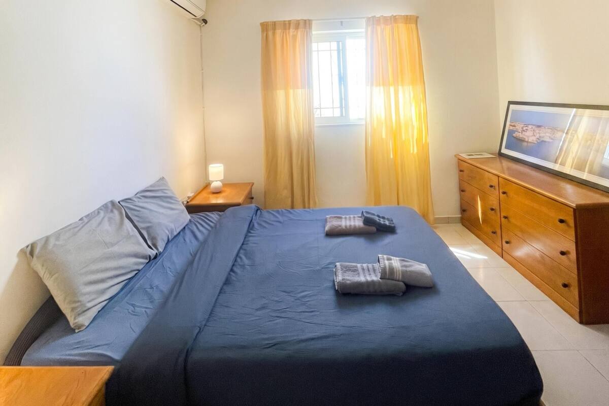 Standard Room, 1 Bedroom, Microwave (SwieqiStay room6 private bath -) | 1 bedroom, laptop workspace