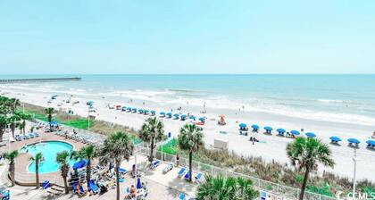 Newly RENOVATED! Oceanview w King suite Pools W/D