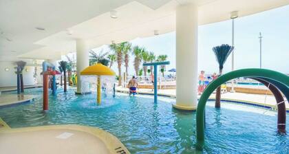 Newly RENOVATED! Oceanview w King suite Pools W/D