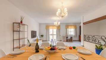 Standard Room, 1 Bedroom (SwieqiStay room6 private bath -) | Dining room