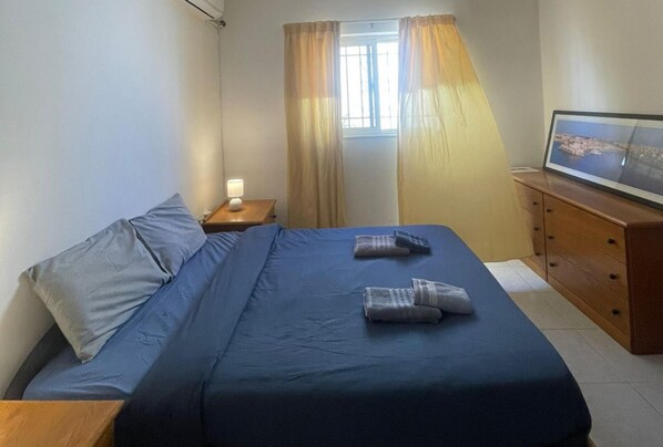 1 habitación, espacio para trabajar con laptop y wifi gratis 