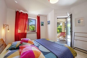 3 slaapkamers, een strijkplank/strijkijzer, wifi, beddengoed