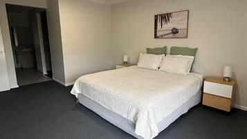 5 Schlafzimmer, Bügeleisen/Bügelbrett, kostenloses WLAN, Bettwäsche