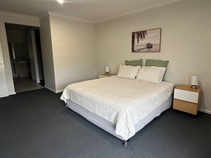 5 soverom, strykejern/-brett, wi-fi (inkludert) og sengetøy