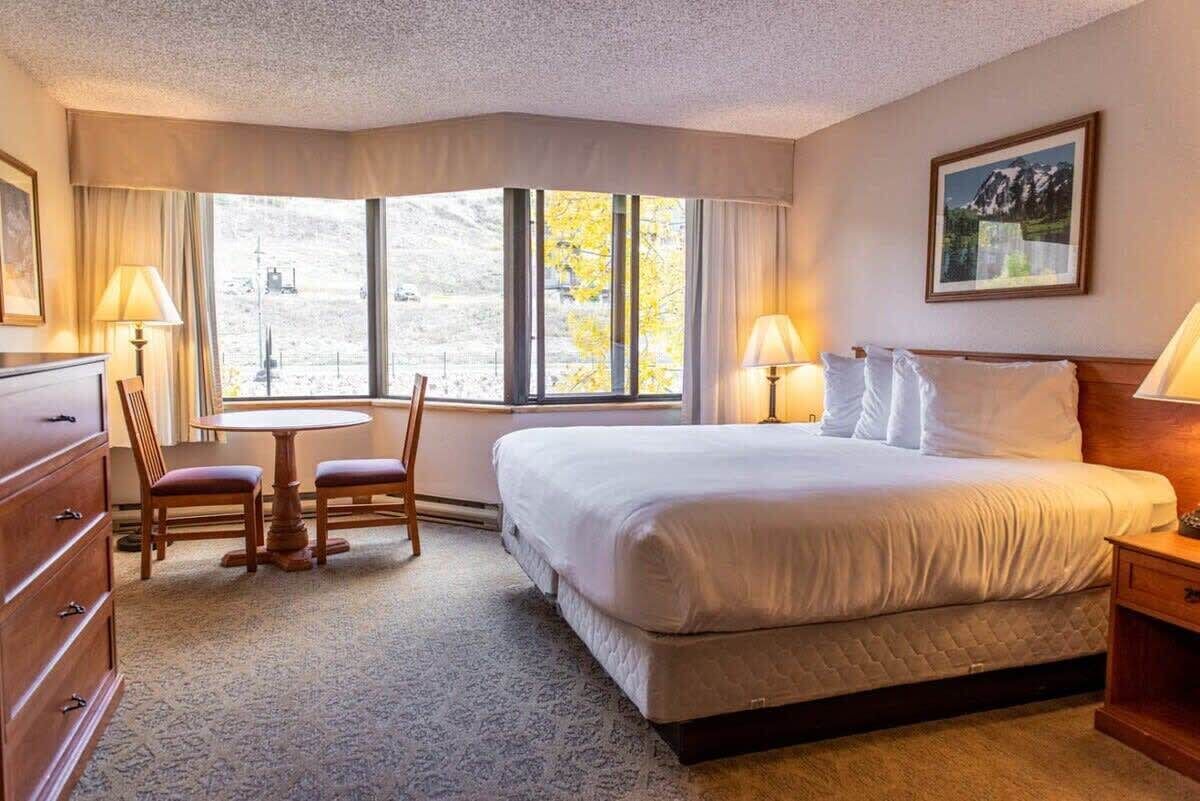 1 slaapkamer, een strijkplank/strijkijzer, wifi, beddengoed