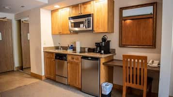 Microwave, stovetop, dishwasher, coffee/tea maker