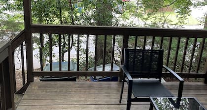 Charming 2-bedroom townhome in wonderful Raleigh with WiFi, AC