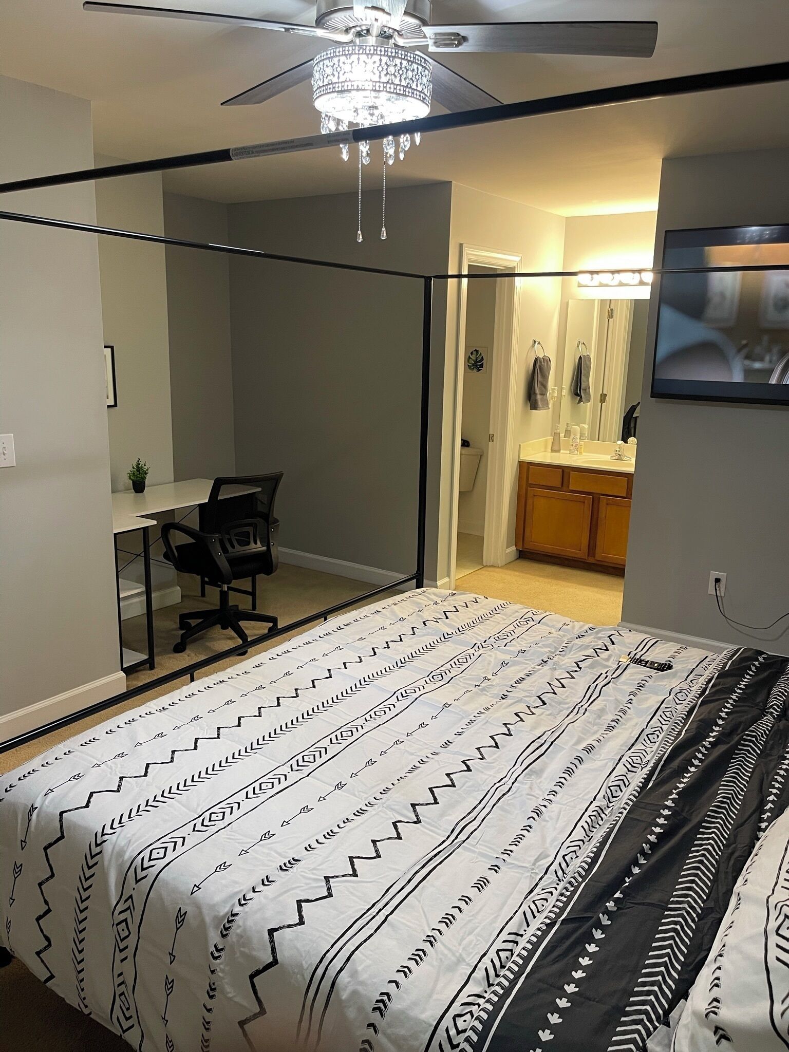 2 chambres, fer et planche à repasser, Wi-Fi, draps fournis