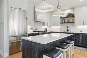 Fridge, microwave, oven, stovetop - *NEW* Renwick Condo Walloon Village! 7 night minimum (Walloon Village)