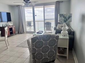 TV - BEACHFRONT Resort - AMAZING VIEWS! 3 Pools-Tiki Bar-2 Hot Tubs (Destin)