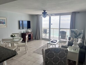 TV - BEACHFRONT Resort - AMAZING VIEWS! 3 Pools-Tiki Bar-2 Hot Tubs (Destin)