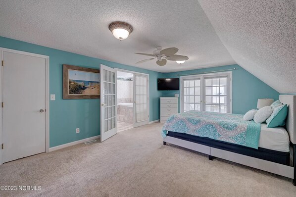 5 bedrooms, free WiFi, bed sheets - Sandy Lu #1 & #2 | Spacious Retreat + Views & Near Beach Access! (Surf City)