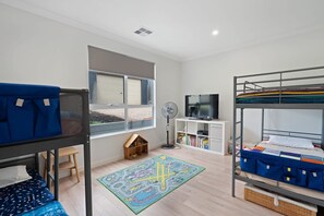 5 habitaciones, escritorio, tabla de planchar con plancha y wifi 