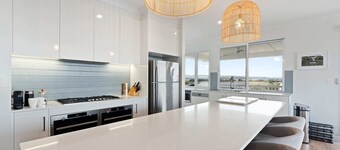 Driftwood Dunes - 67 Newell Avenue, Middleton