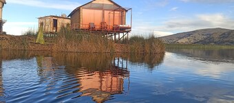Titicaca Kontiki lodge, culture, landscapes and nature for families and couples,