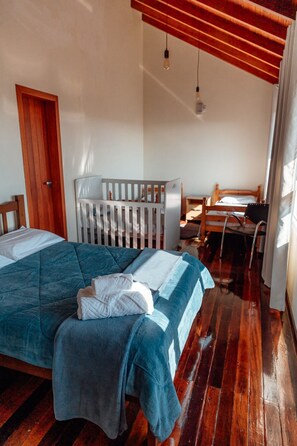 Honeymoon Cabin, Jetted Tub, Mountain View | 3 bedrooms, premium bedding, individually decorated - Recanto Lago Negro - Rancho Queimado (Rancho Queimado)