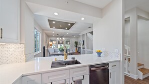 Appart'hôtel, 2 chambres | Cuisine privée | Réfrigérateur, four, cafetière/bouilloire, grille-pain