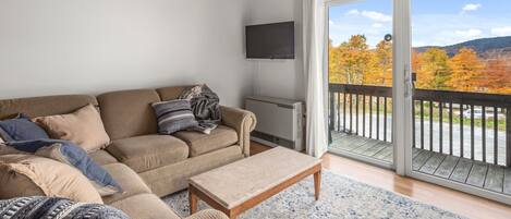 Condo, 3 Bedrooms | Living area