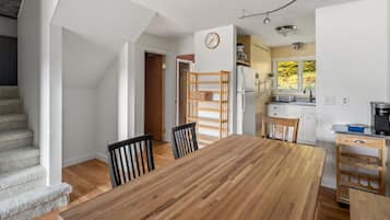 Kondominium, 3 kamar tidur | Tempat makan
