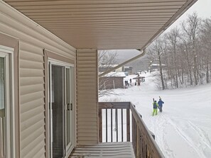Property grounds - Bolton Condo 3 Bedroom Condo by RedAwning (Richmond)