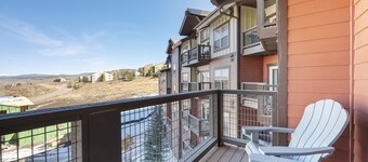 레드어닝에 의한 베이스 캠프 306 3 베드룸 콘도