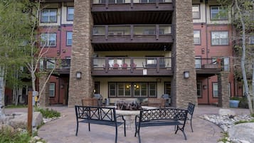 Condo, 3 Bedrooms | Property grounds