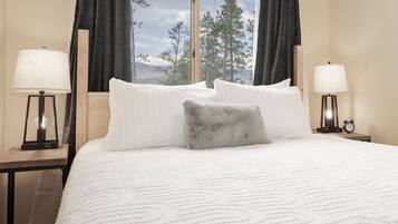 Cabin, 4 Bedrooms | 4 bedrooms, laptop workspace, iron/ironing board, free WiFi