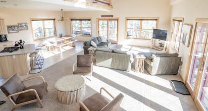 Grand Chalet At Grand Lake 4 Bedroom Cabin by RedAwning