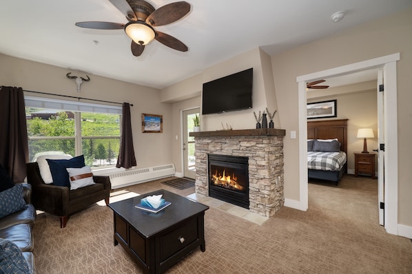 Condo, 1 Bedroom | Living area