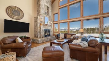 House, 5 Bedrooms | Living area | Smart TV