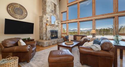 Stagecoach Cabin 5 Bedroom Home by RedAwning