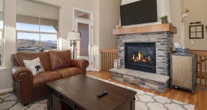 Peak View Drive 3 Bedroom Townhouse by RedAwning