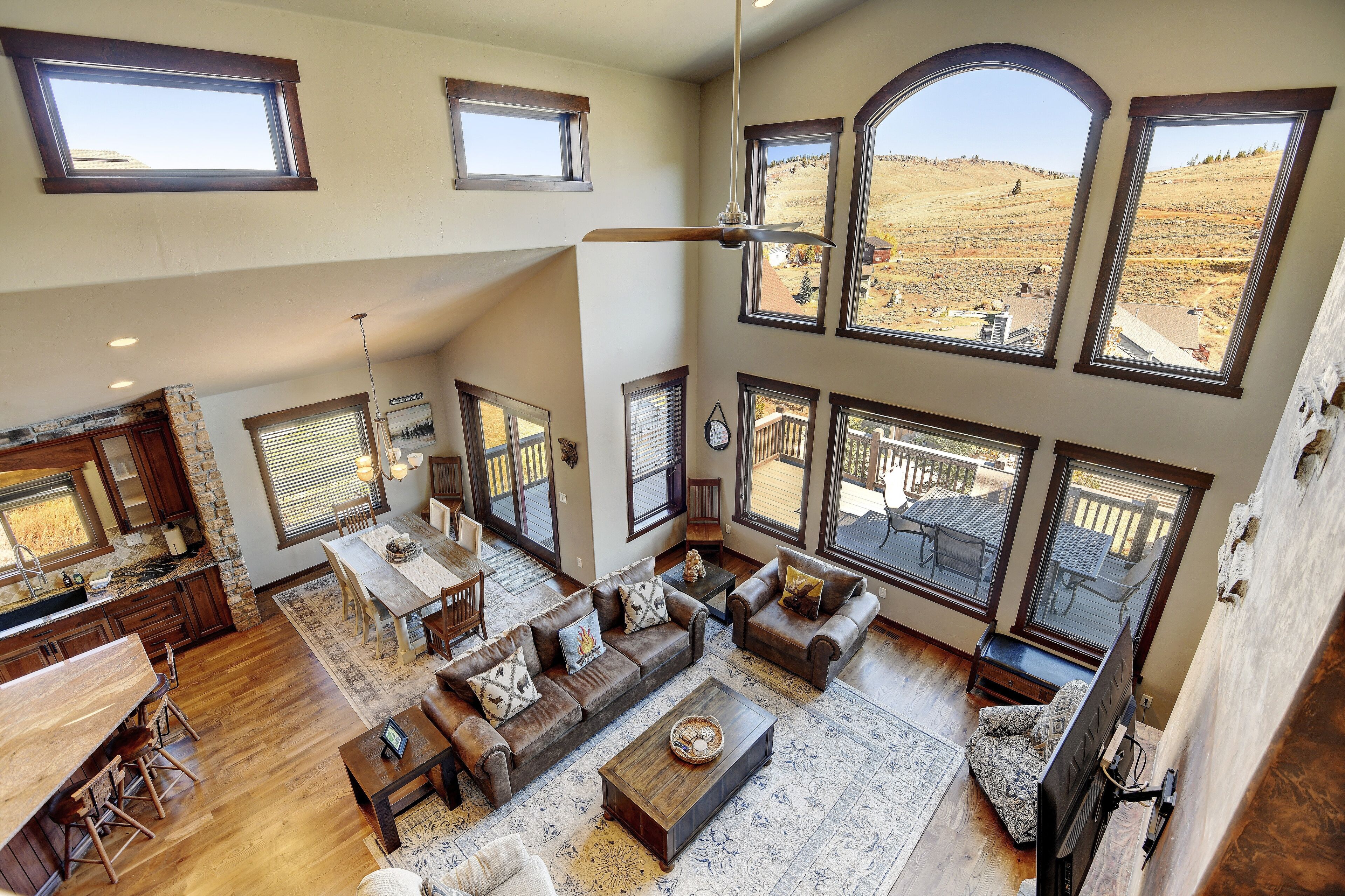 Cabin, 5 Bedrooms | Living area | Smart TV