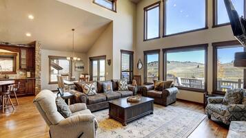 Cabin, 5 Bedrooms | Living area | Smart TV