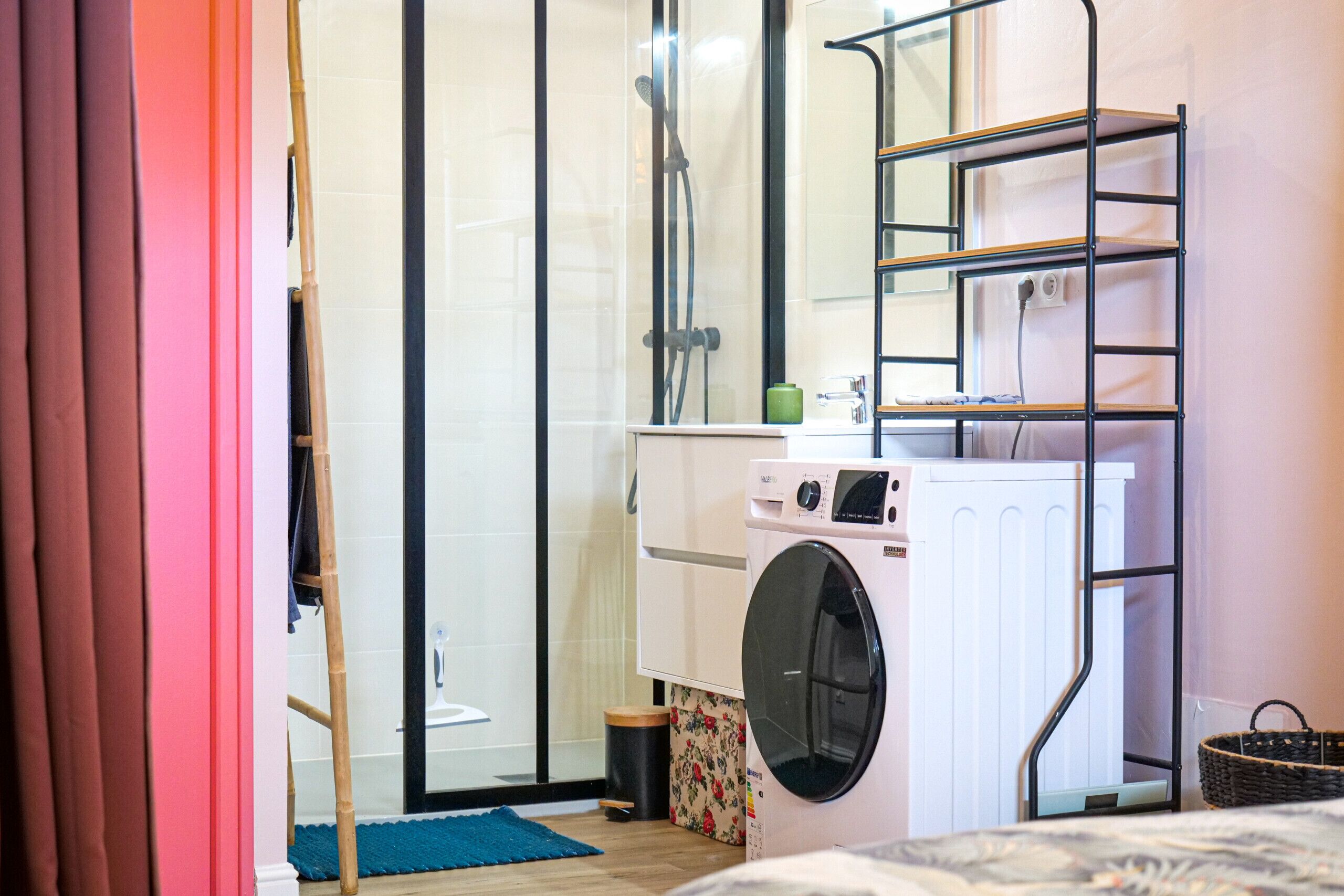 Douche, sèche-cheveux