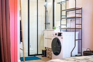 Douche, sèche-cheveux